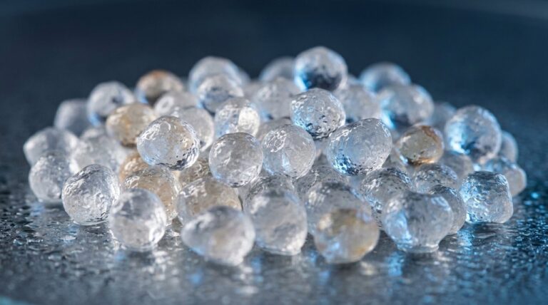 Silicon vs Silica Gel: Formula, Hazards, and Which One You Actually Need
