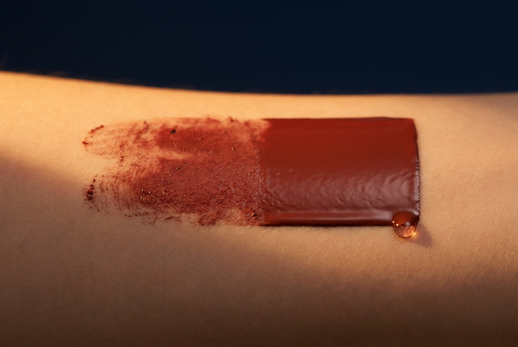 How Silicone MQ Resin Makes Cosmetics Transfer- and Water-Resistant